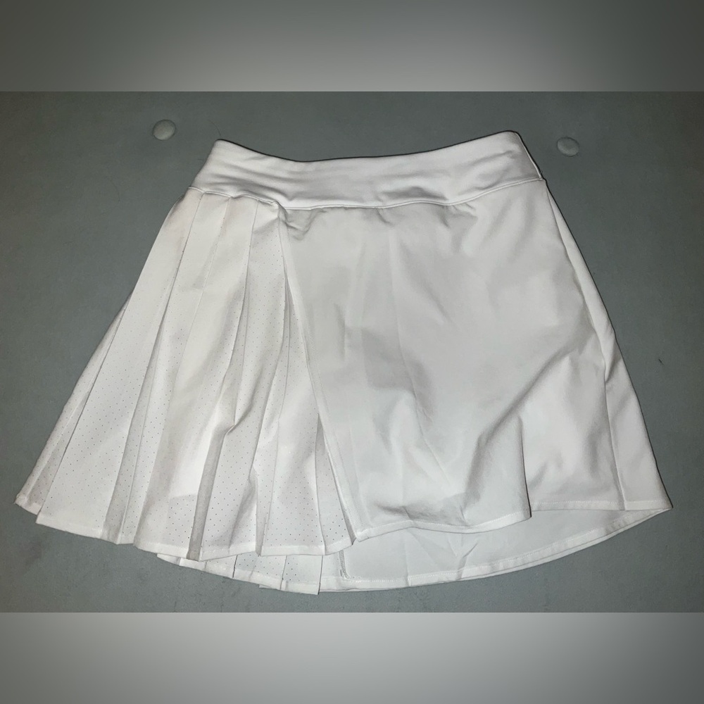 Lululemon pleated tennis skirt in white Size 0